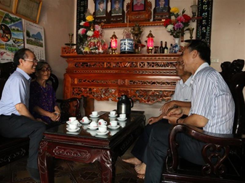 AMC thăm và tặng quà Mẹ Việt Nam Anh hùng nhân ngày Thương binh liệt sĩ
